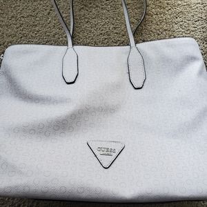 Guess tote